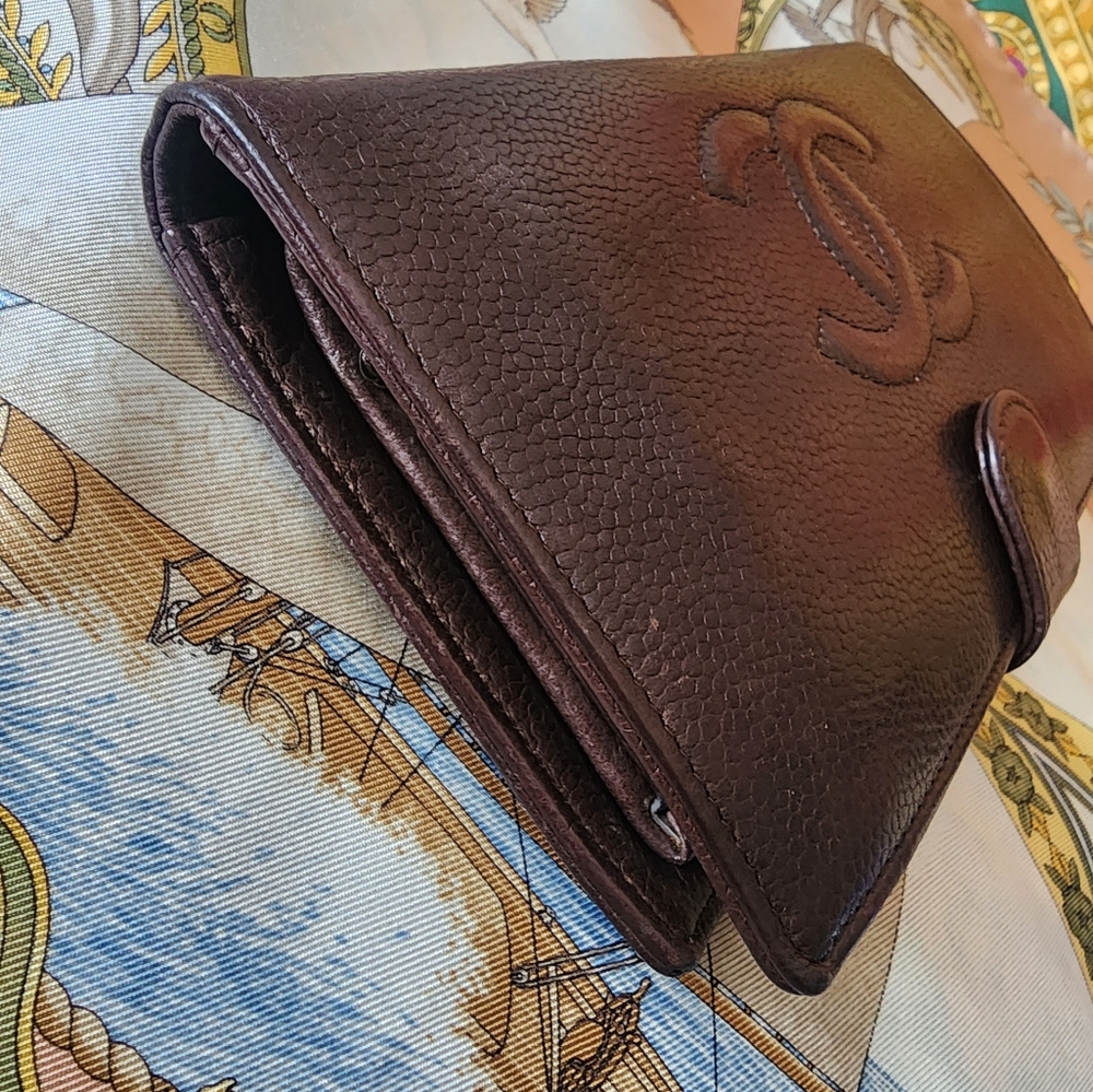 Chanel CC Embossed Caviar brown leather wallet - Picture 4 of 12